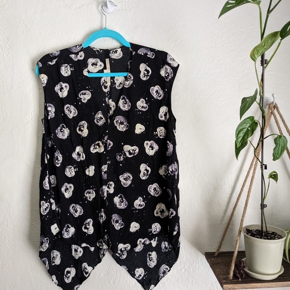 RACHEL Rachel Roy Sleeveless Flowy Blouse - Picture 2 of 6